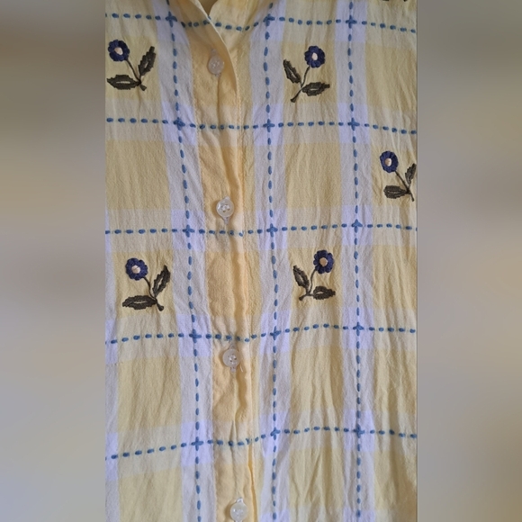 Womens embroidered/ checkered button-down top. - Picture 6 of 8